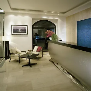 https://design-merrion-hotel.praguehotelsweb.com